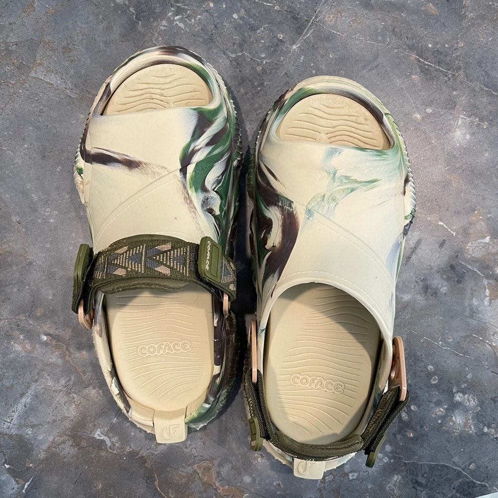 Camouflage Open-Toe Clogs - Picture 2 of 4